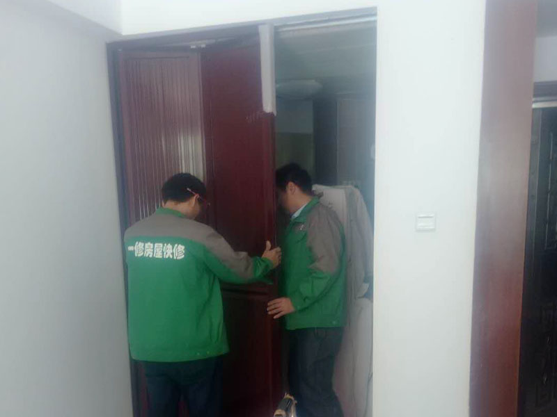鄭州專業(yè)房屋維修公司哪家口碑好，鄭州門(mén)框踹壞了要修多少錢(qián)