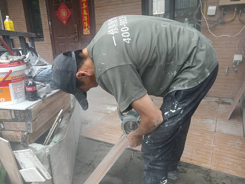 婁底哪家維修公司的工人比較可靠，婁底請(qǐng)工人換一塊瓷磚多少錢