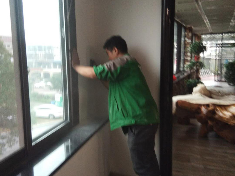 深圳天窗漏水是什么原因，深圳天窗漏水怎么維修