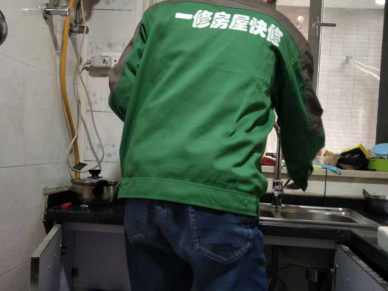 櫥柜臺面斷裂，我在撥打了櫥柜維修上門電話號碼后對方讓我先別動它是對的嗎