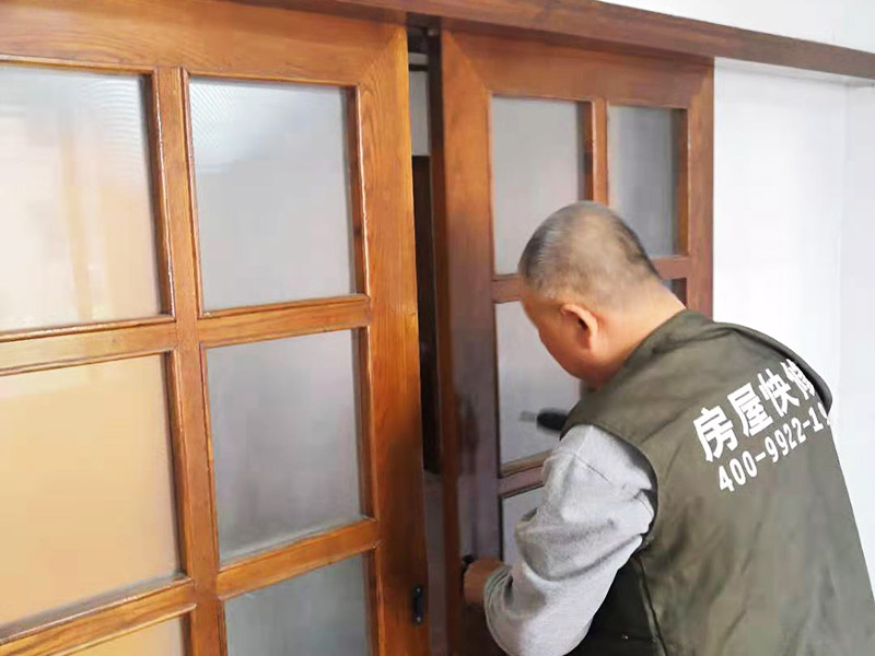 汝州市玻璃門維修常見(jiàn)故障,玻璃推拉門